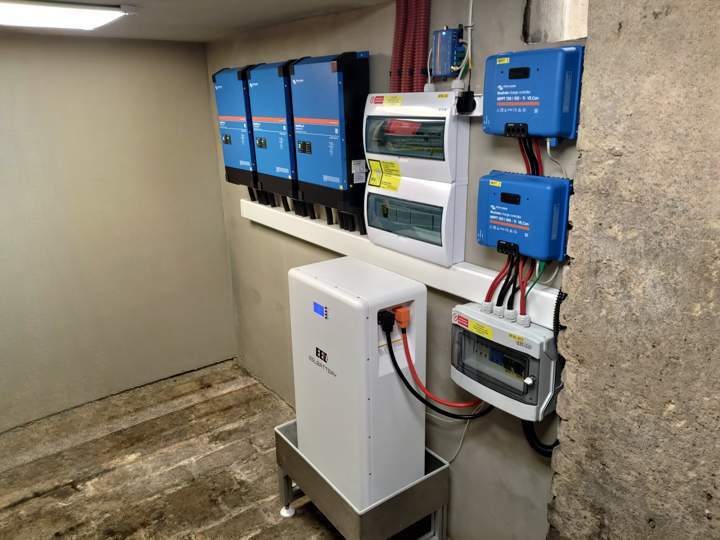 Victron invertory s bateriovým úložištěm